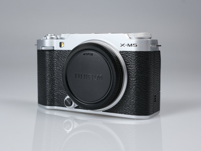 Fujifilm X-M5 Gümüş Gövde (Outlet) <img src="../../../view/img/yildiz-5.png"
